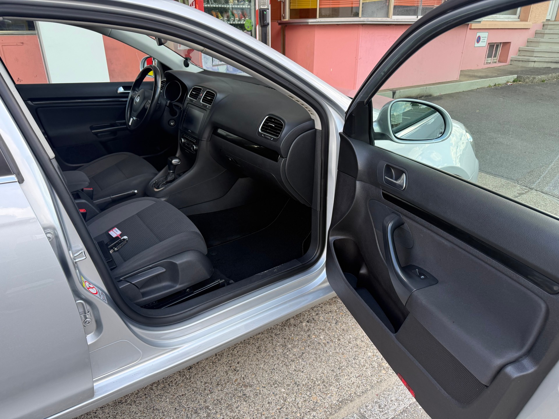VW Golf Variant 1.4 TSI Trendline DSG-image-10