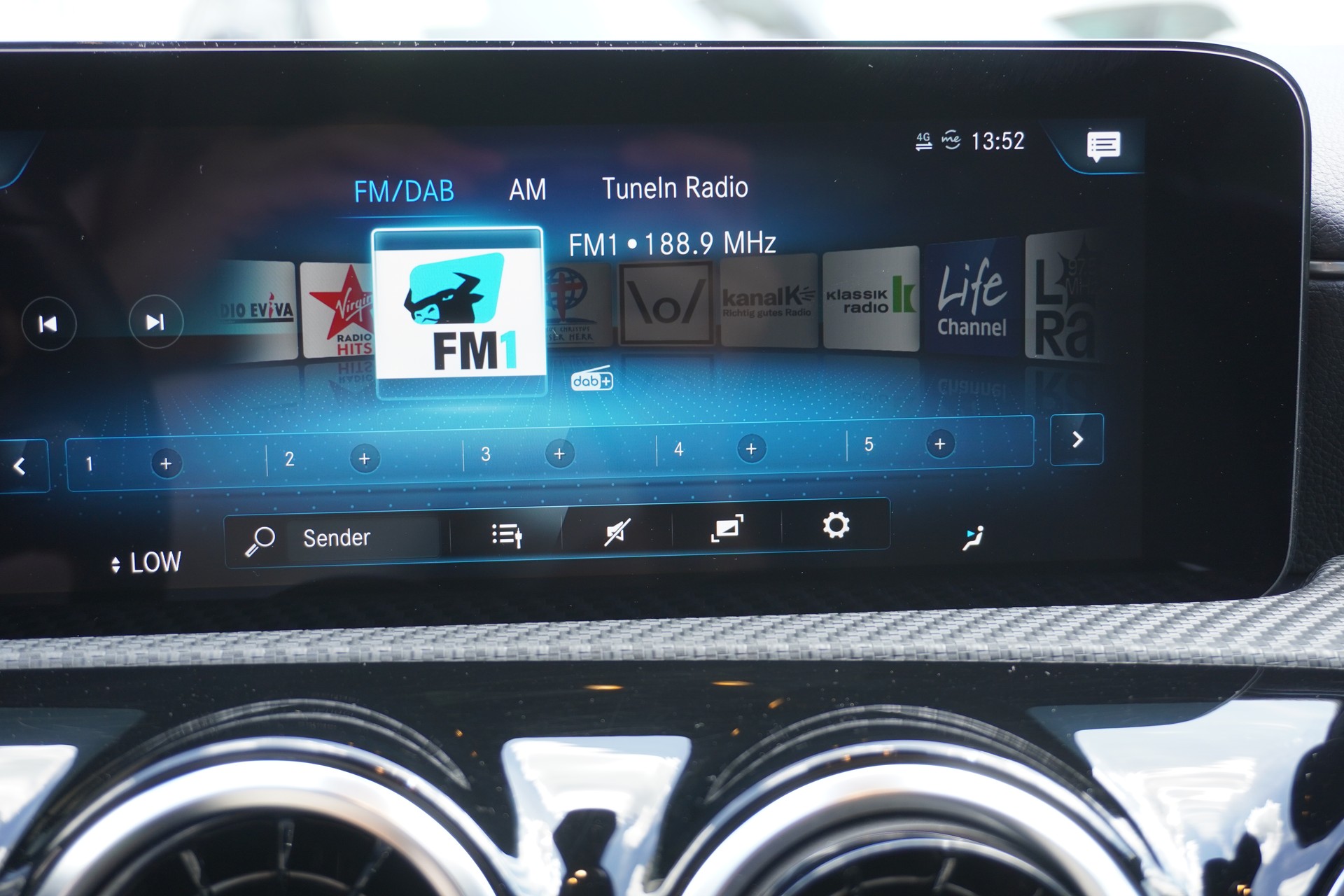 MERCEDES-BENZ A 180 Style 7G-DCT-image-18