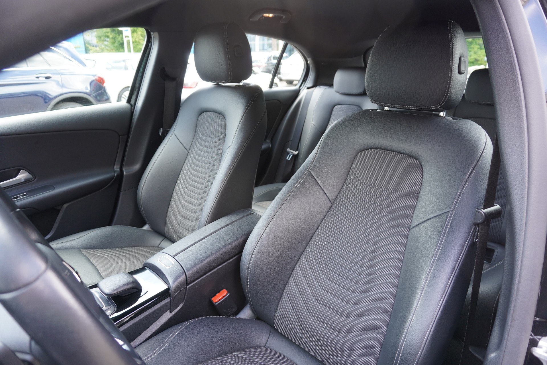 MERCEDES-BENZ A 180 Style 7G-DCT-image-10