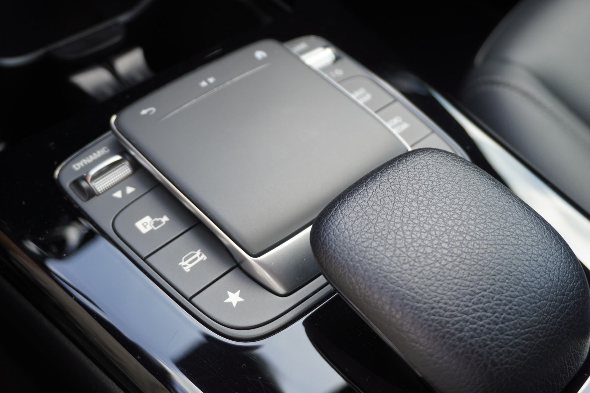 MERCEDES-BENZ A 180 Style 7G-DCT-image-14