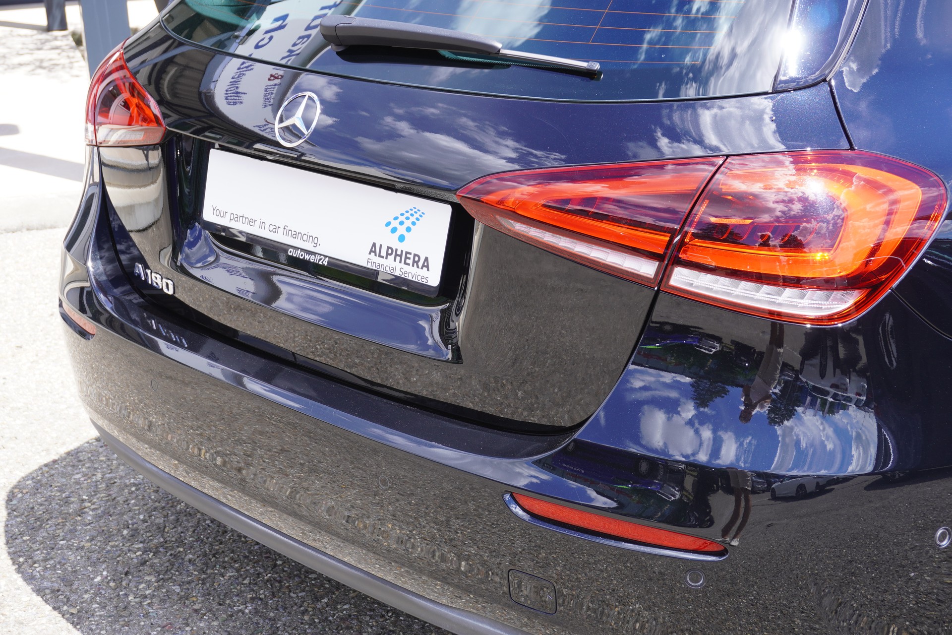 MERCEDES-BENZ A 180 Style 7G-DCT-image-35