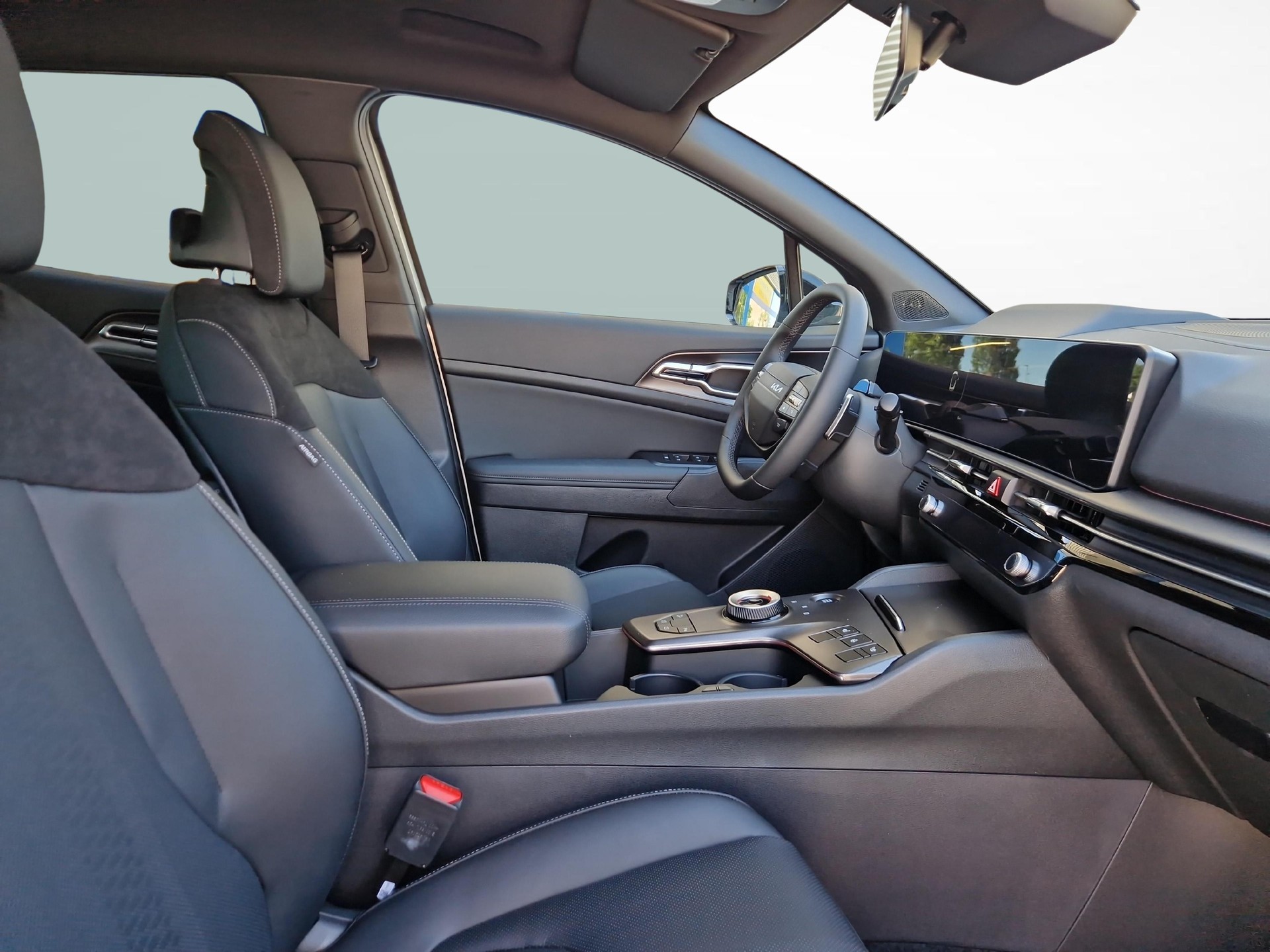 KIA Sportage 1.6 T-GDi Hybrid Black Edition-image-9