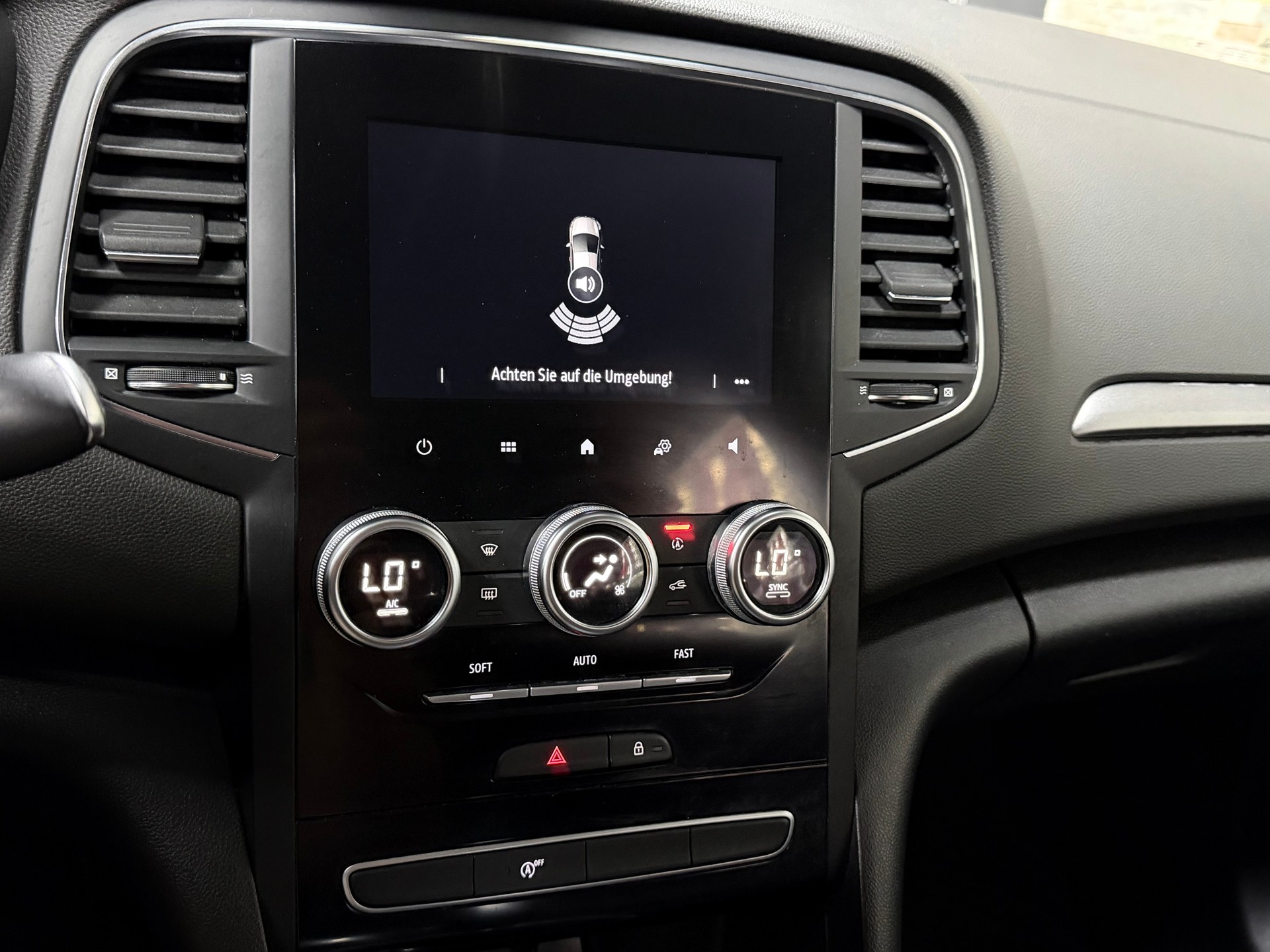 RENAULT Mégane Grandtour 1.5 dCi Business EDC-image-12