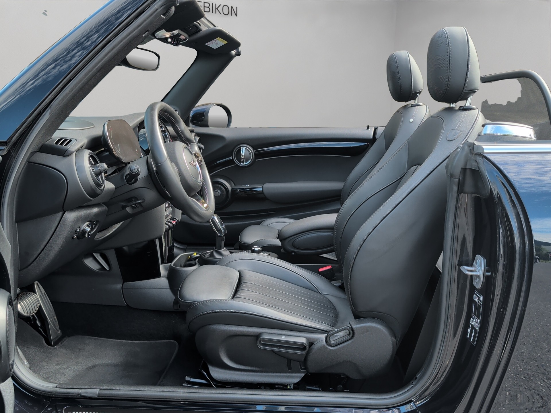 MINI Cooper John Cooper Works Cabriolet Steptronic-image-9