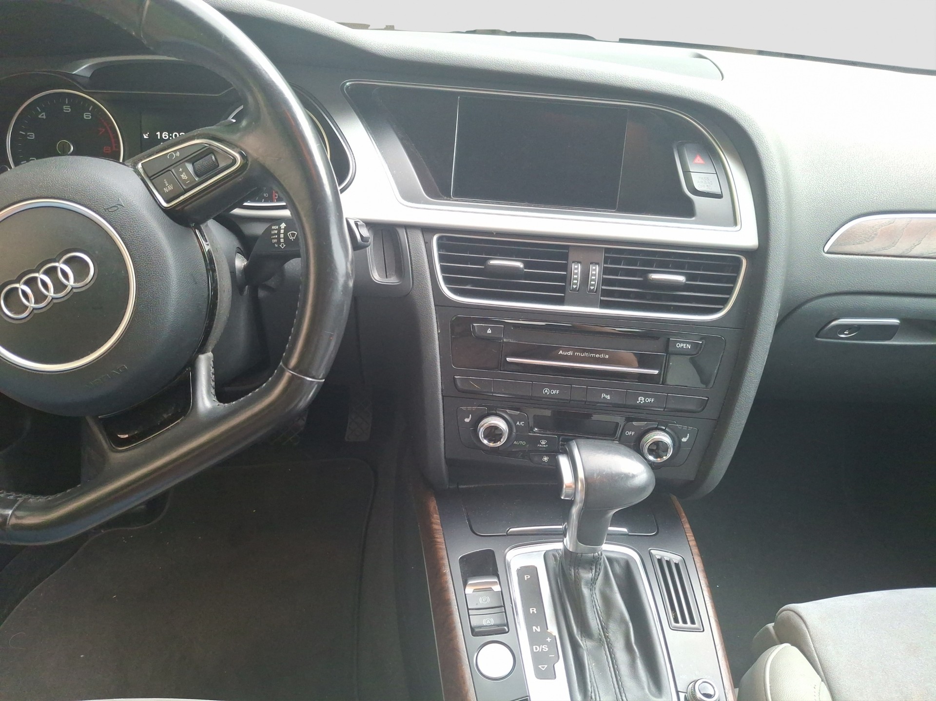 AUDI A4 allroad 2.0 TFSI quattro S-tronic-image-6