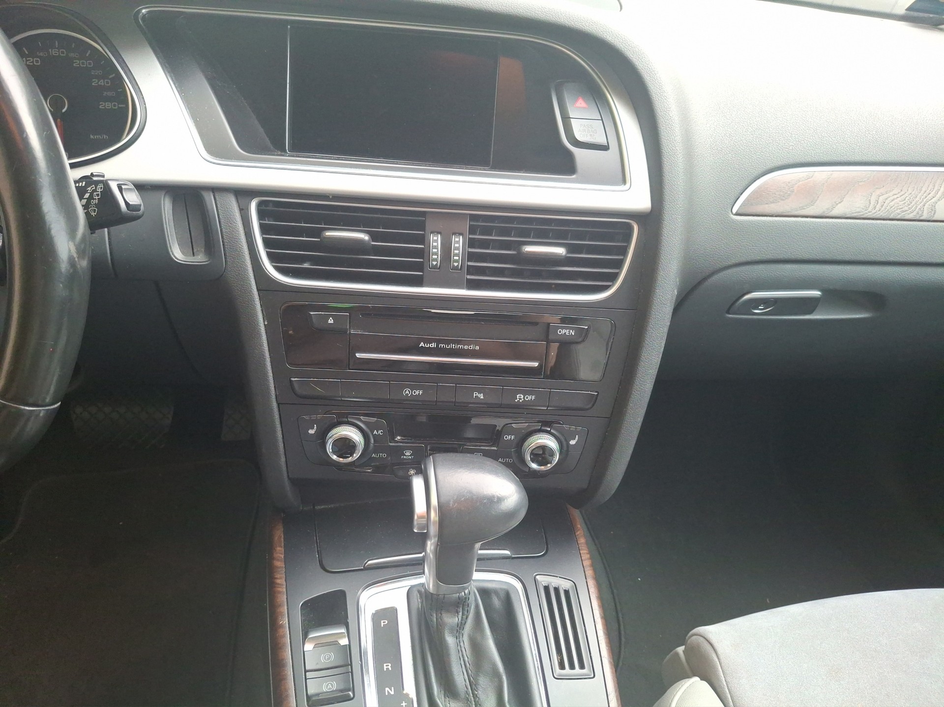 AUDI A4 allroad 2.0 TFSI quattro S-tronic-image-7