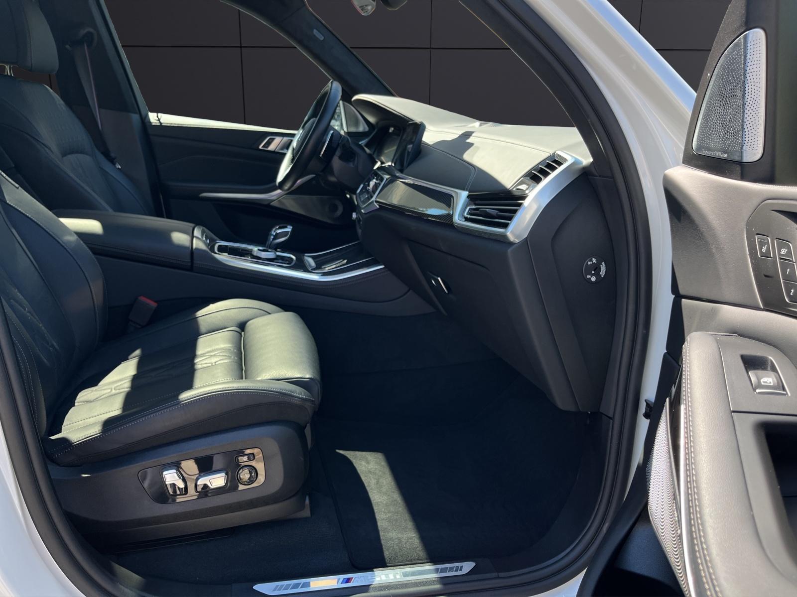 BMW X5 M50i xDrive-image-18