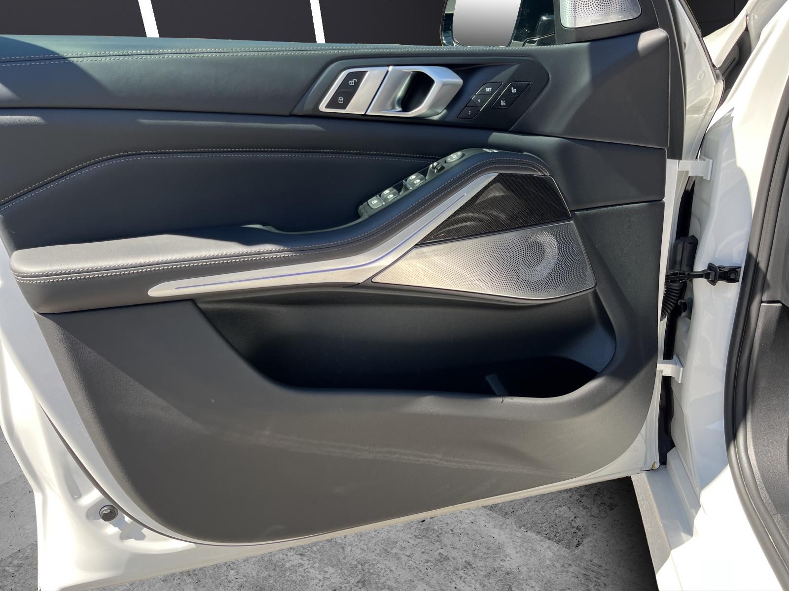BMW X5 M50i xDrive-image-7