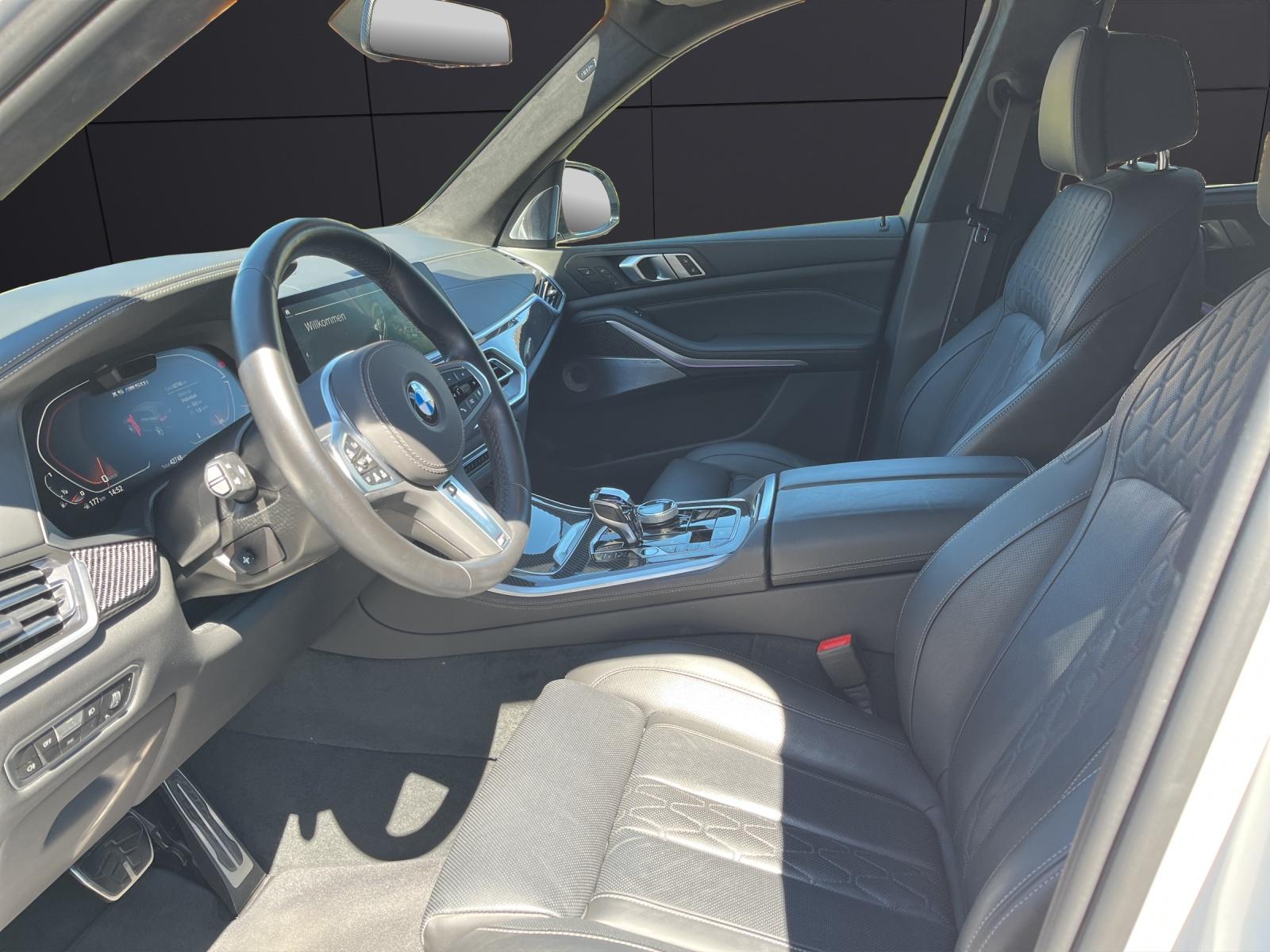 BMW X5 M50i xDrive-showroom-element-1