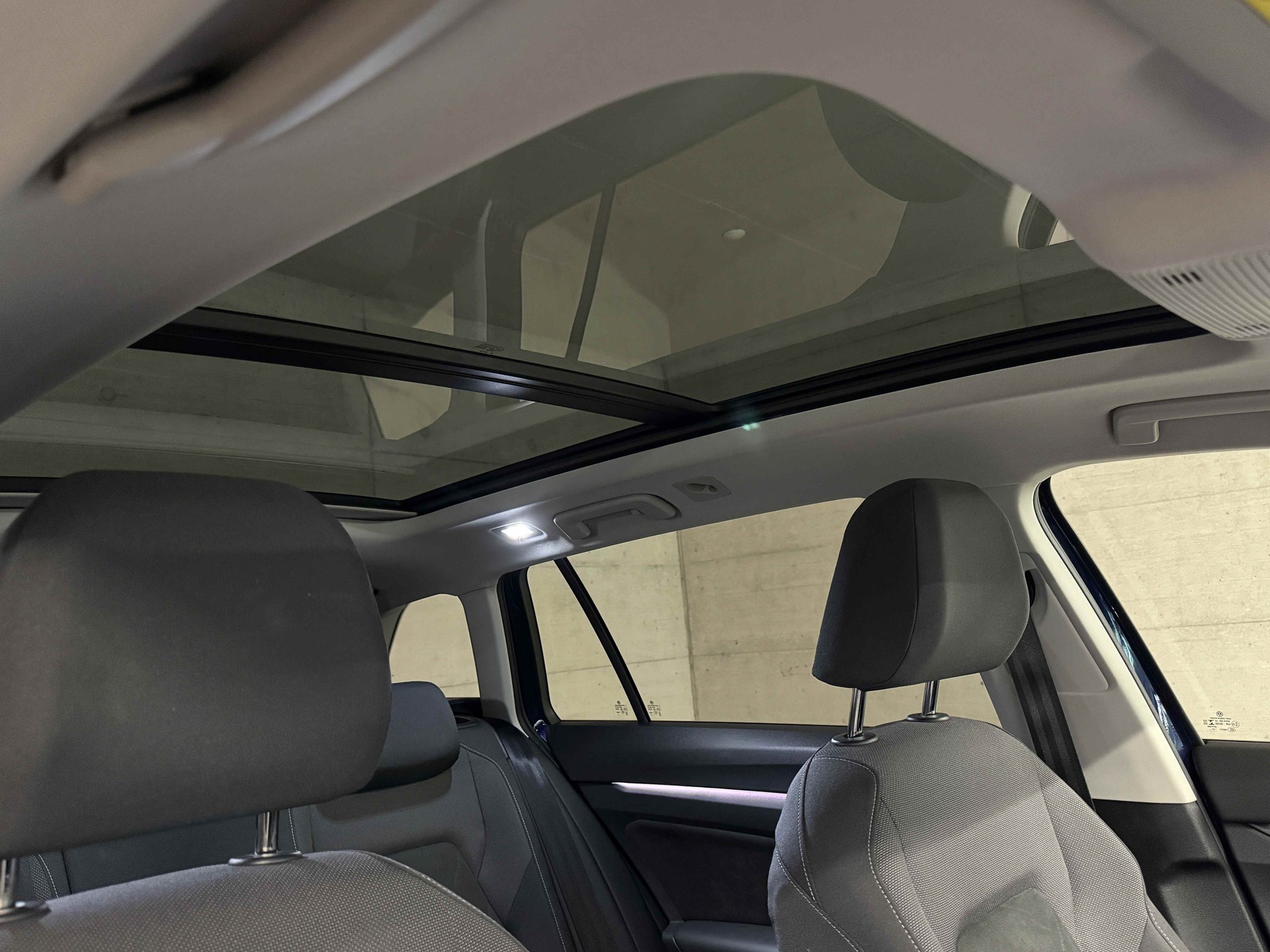 VW Golf Variant 2.0 TSI Style DSG 4Motion-image-12