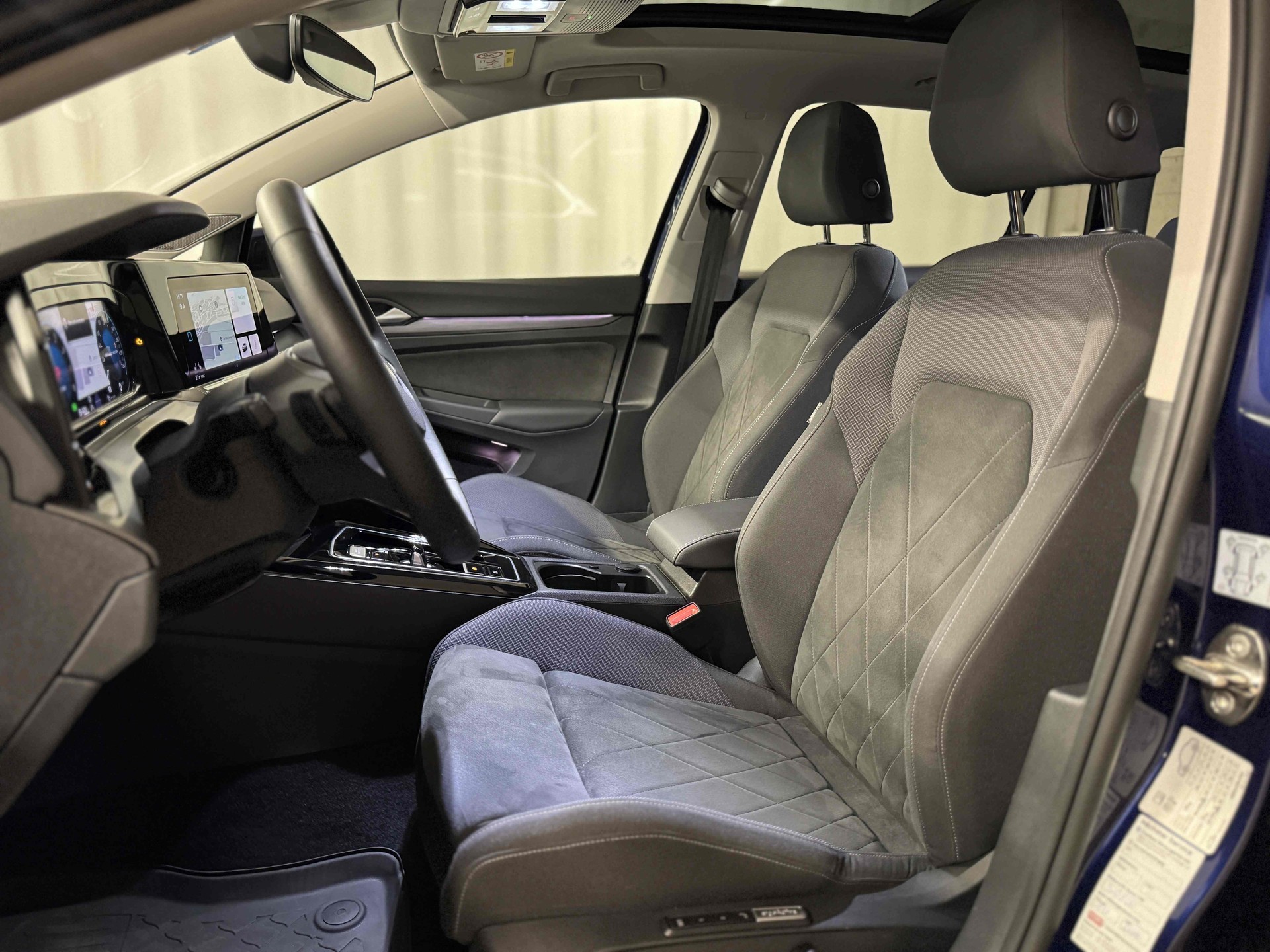 VW Golf Variant 2.0 TSI Style DSG 4Motion-image-7