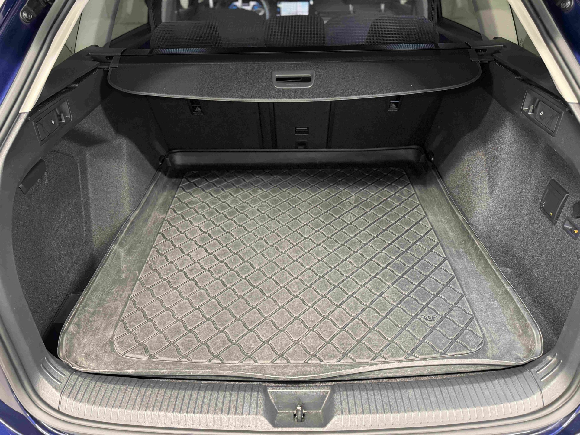 VW Golf Variant 2.0 TSI Style DSG 4Motion-image-13