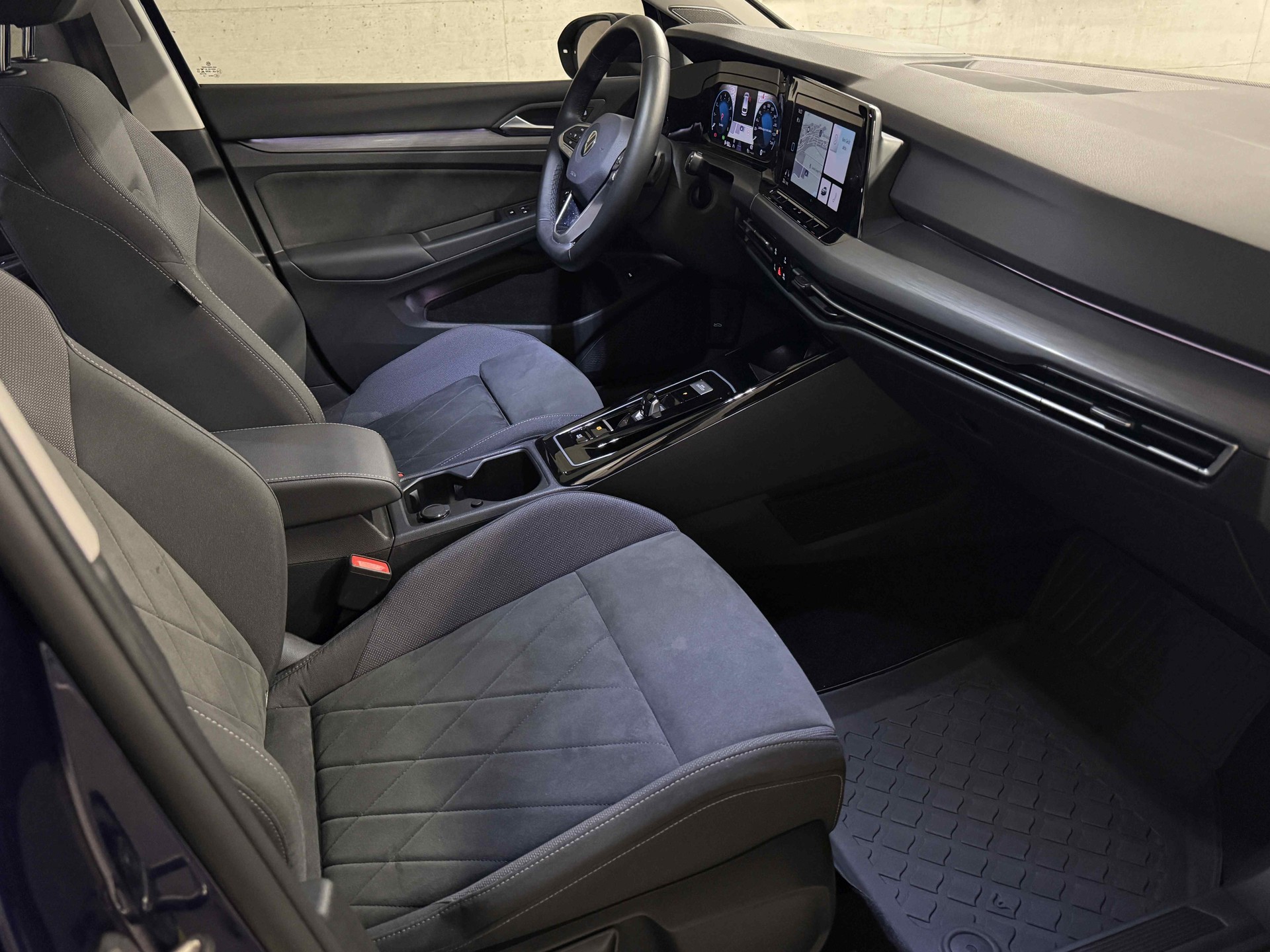 VW Golf Variant 2.0 TSI Style DSG 4Motion-image-10