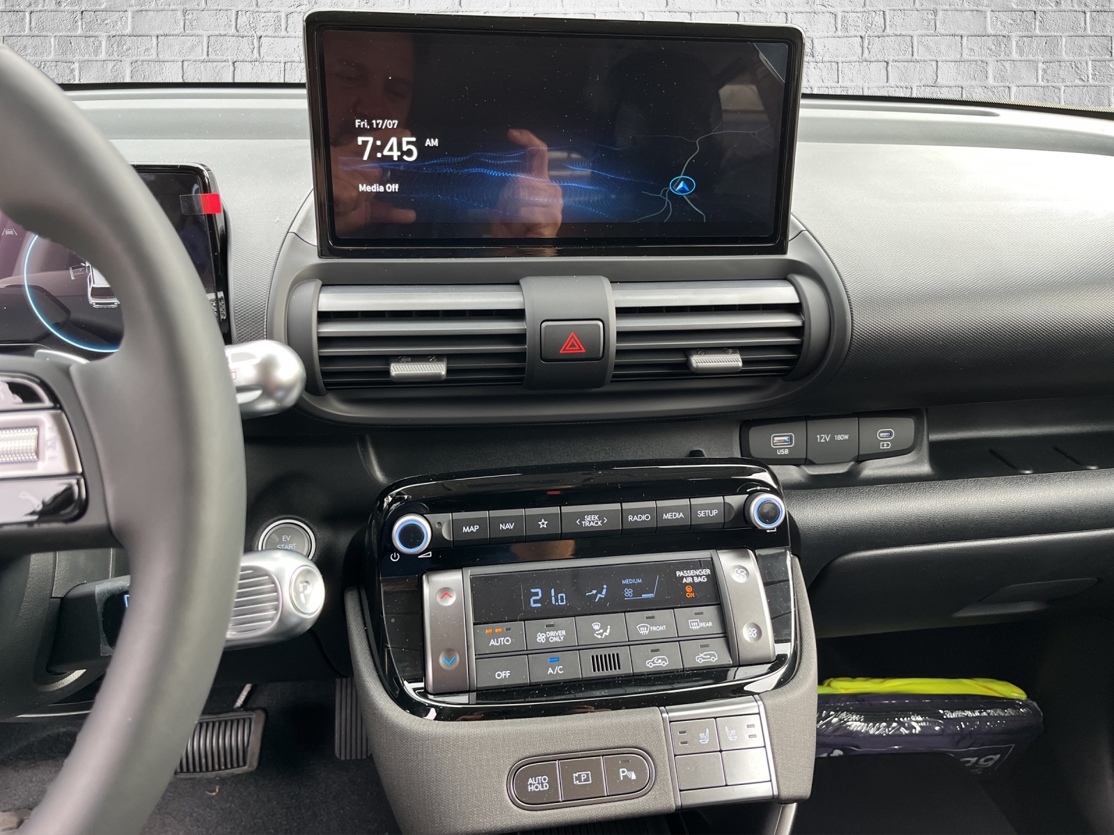 HYUNDAI Inster 49kWh Amplia-image-10