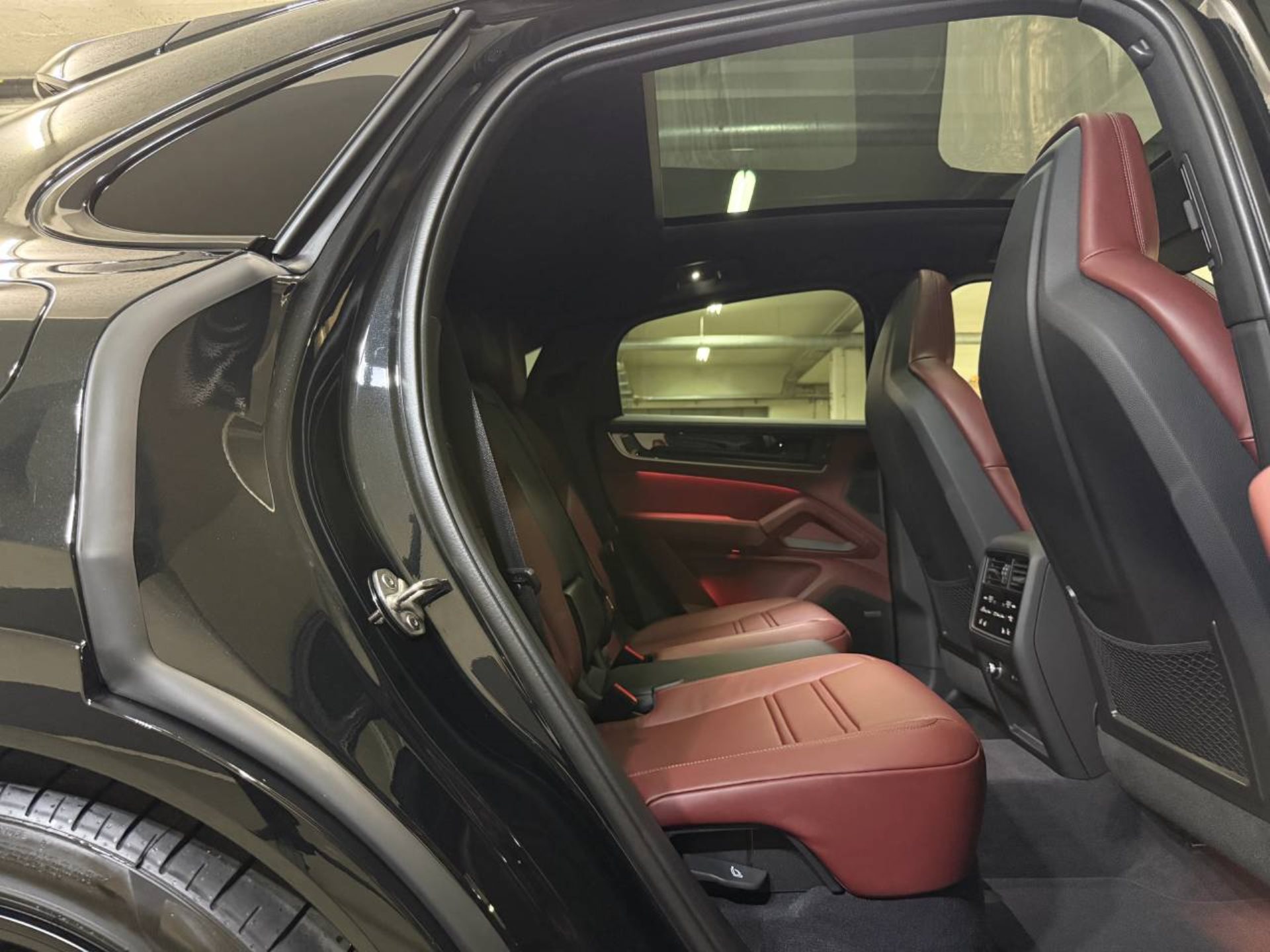 PORSCHE Cayenne S E-Hybrid Coupé Black Edition-image-17