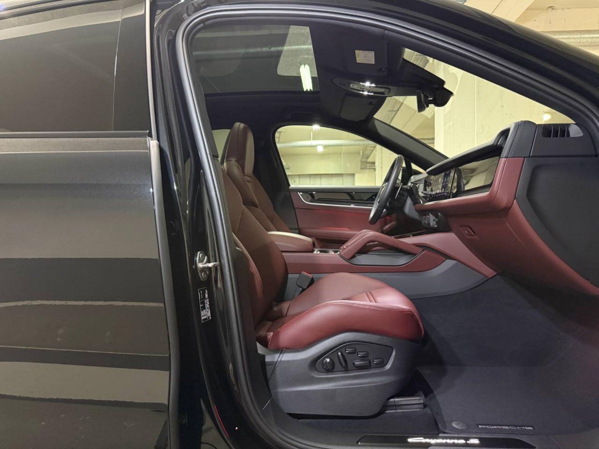 PORSCHE Cayenne S E-Hybrid Coupé Black Edition-image-16