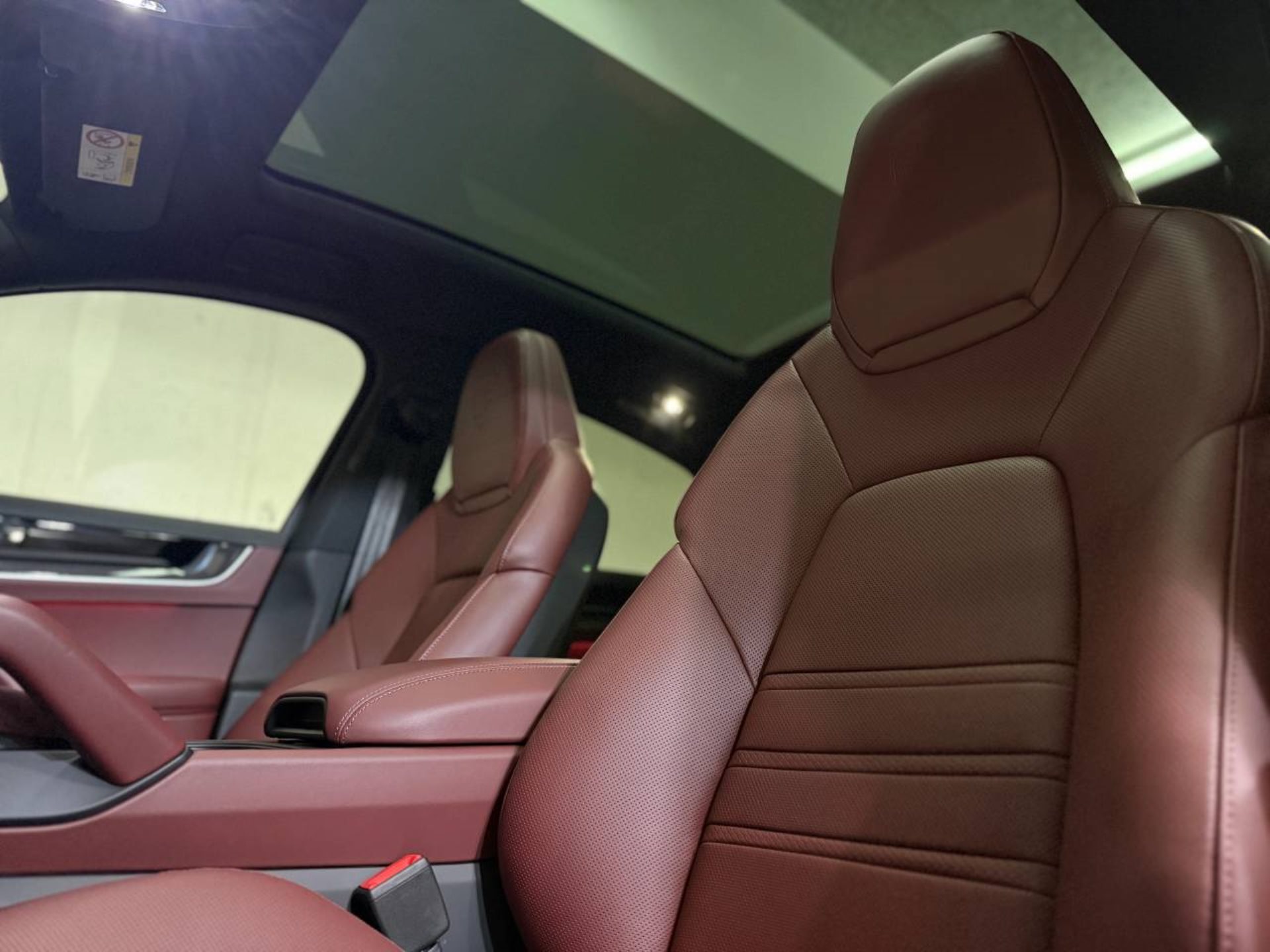 PORSCHE Cayenne S E-Hybrid Coupé Black Edition-image-26