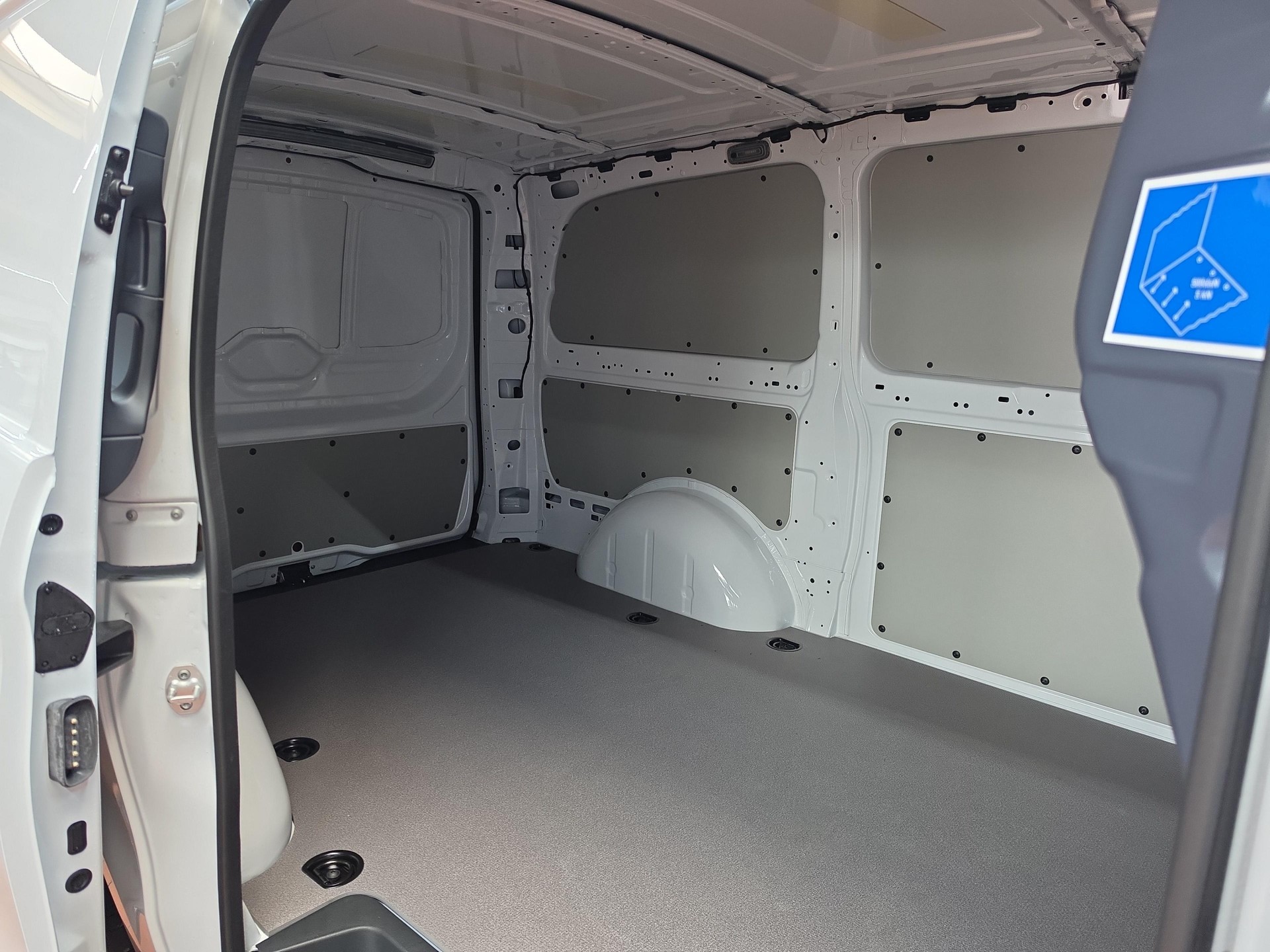 MERCEDES-BENZ Vito 114 KA PRO 3200mm L WORKER-image-7