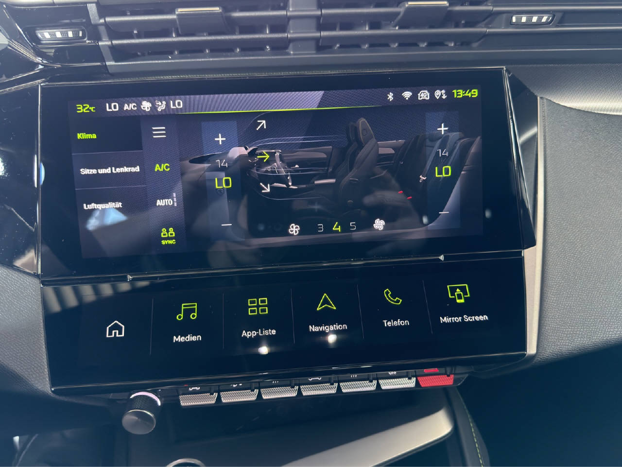 PEUGEOT 408 1.2 Hybrid GT Demo-image-16