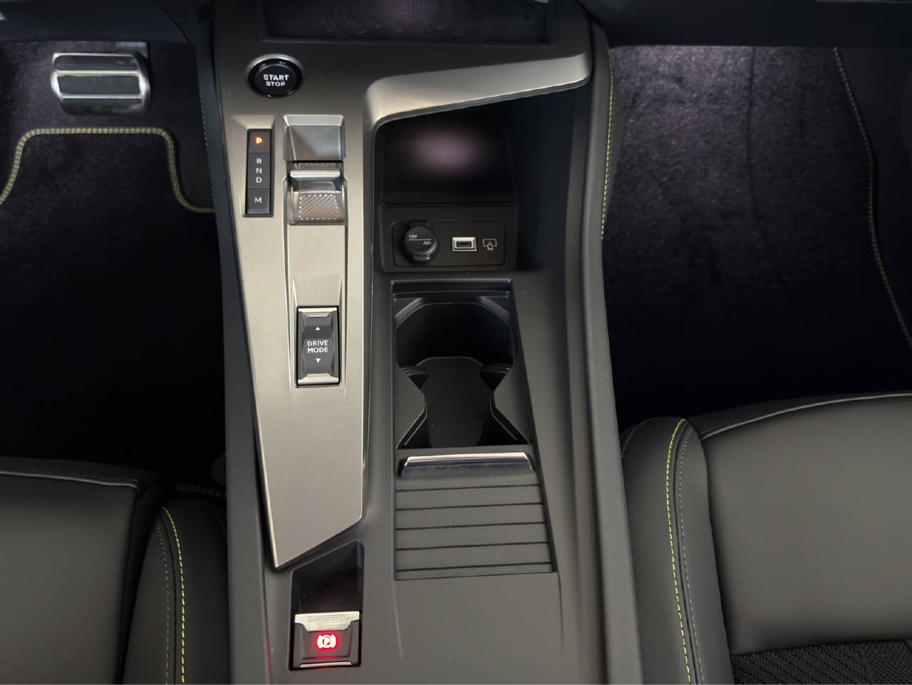 PEUGEOT 408 1.2 Hybrid GT Demo-image-7