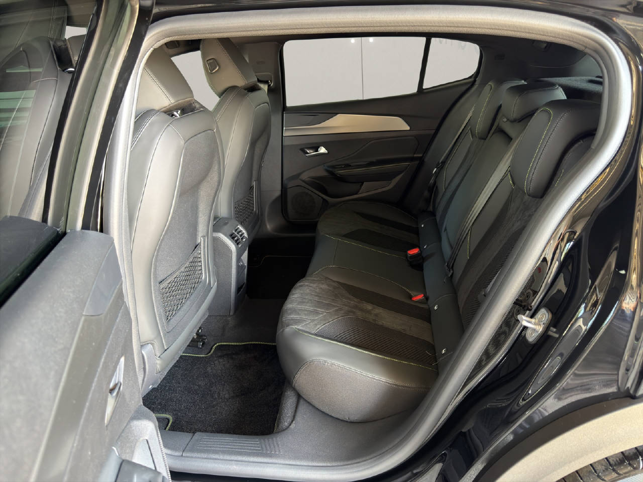 PEUGEOT 408 1.2 Hybrid GT Demo-image-9