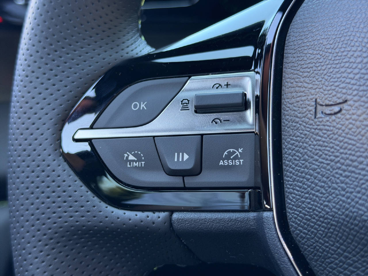 PEUGEOT 408 1.2 Hybrid GT-image-10