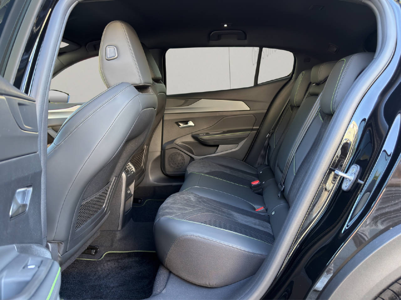 PEUGEOT 408 1.2 Hybrid GT-image-9