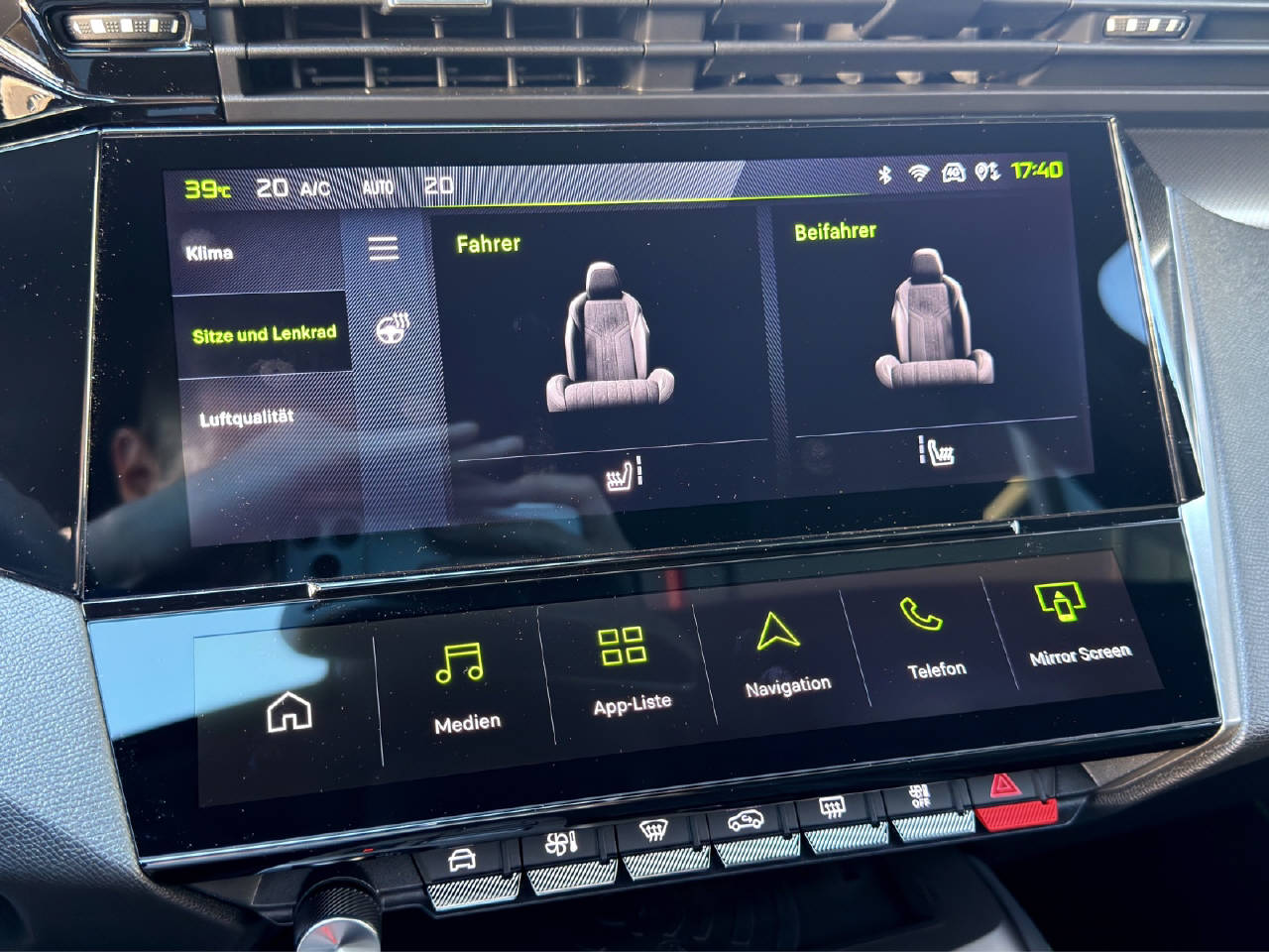 PEUGEOT 408 1.2 Hybrid GT-image-16