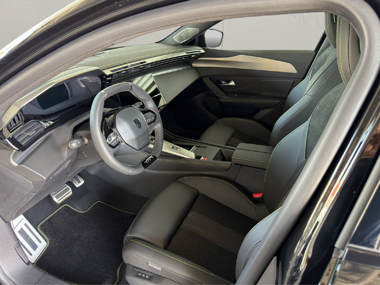 PEUGEOT 408 1.2 Hybrid GT Demo-image-3