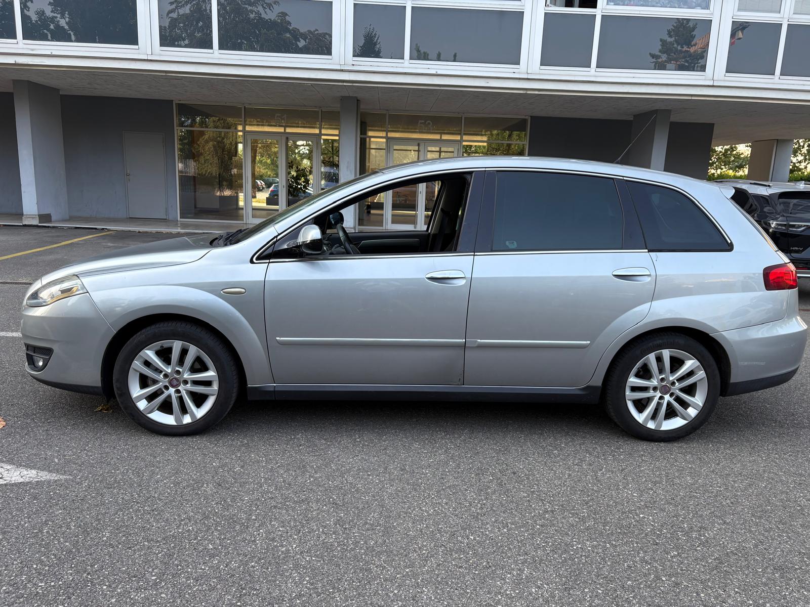 FIAT Croma 1.9 16V JTD Emotion Automatic-image-3