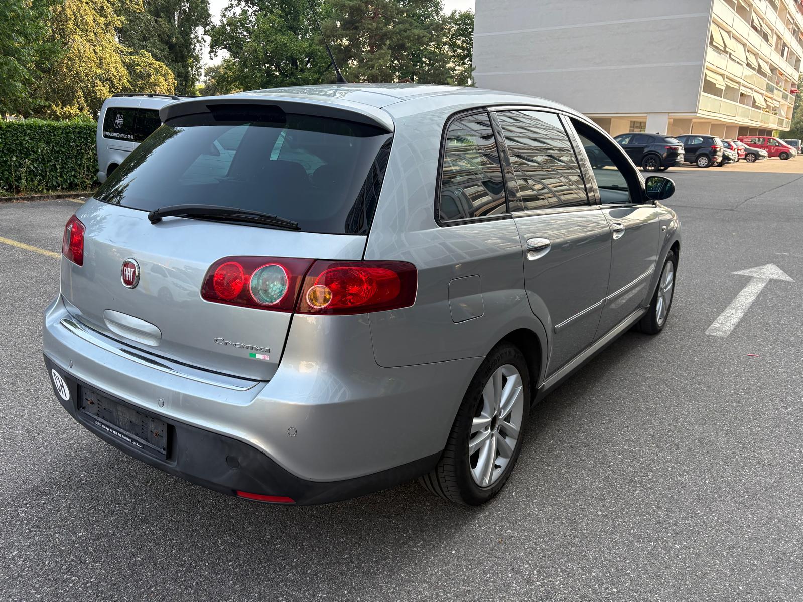 FIAT Croma 1.9 16V JTD Emotion Automatic-image-11