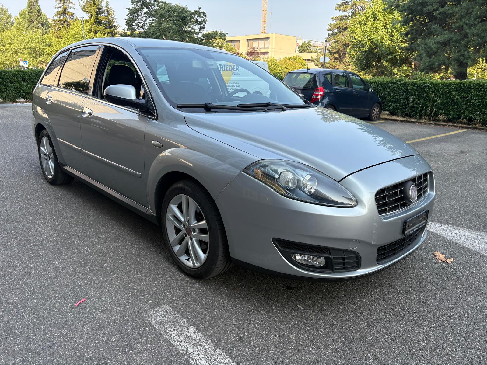 FIAT Croma 1.9 16V JTD Emotion Automatic-image-0