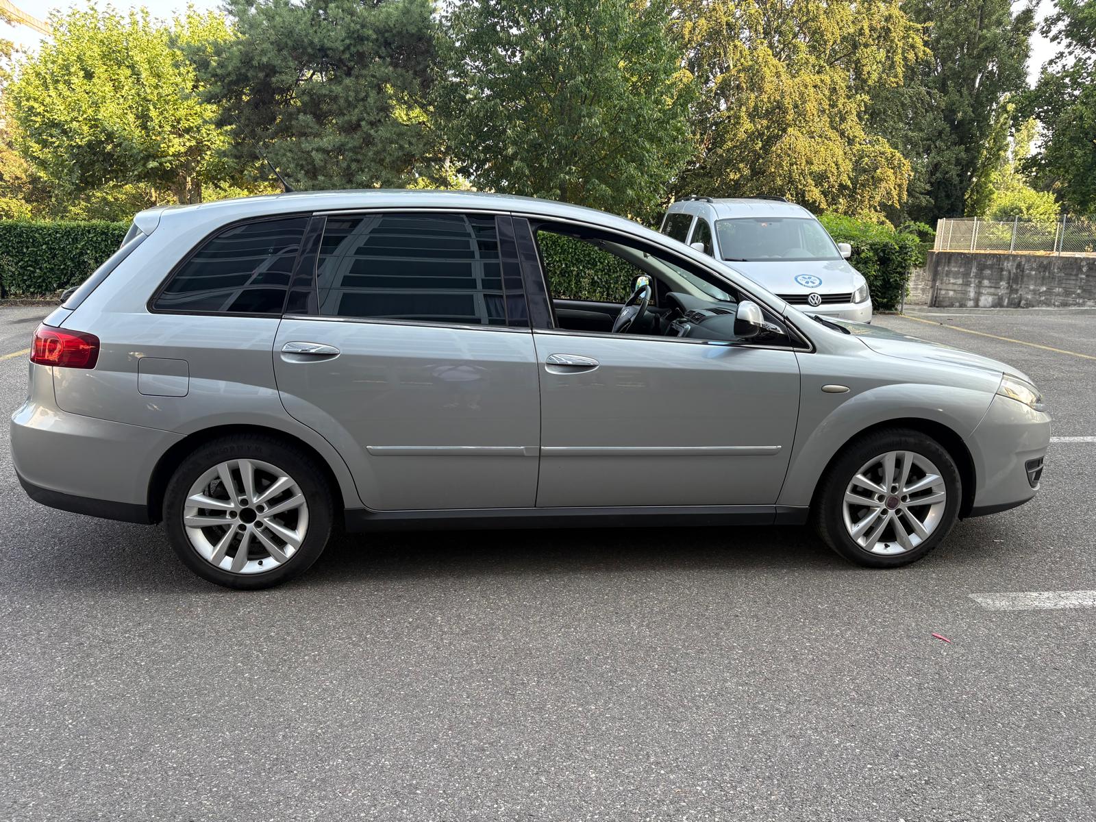 FIAT Croma 1.9 16V JTD Emotion Automatic-image-2