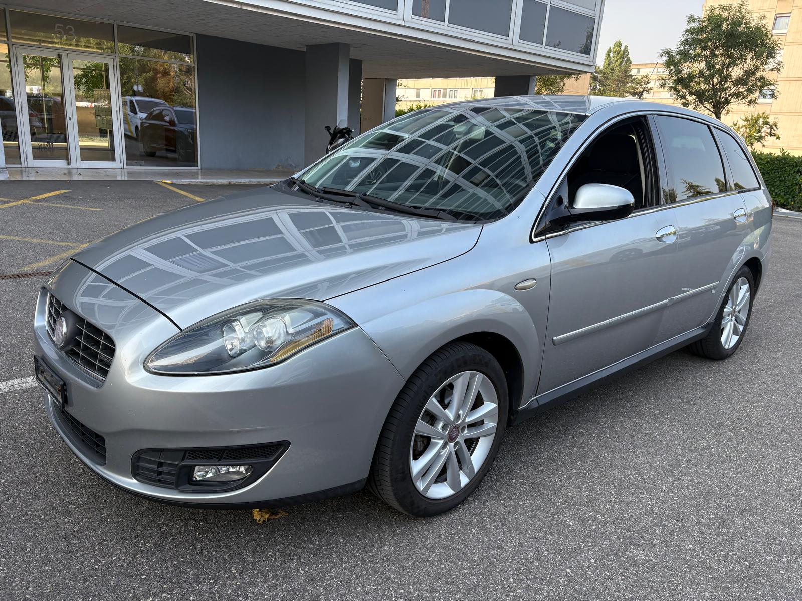 FIAT Croma 1.9 16V JTD Emotion Automatic-image-1