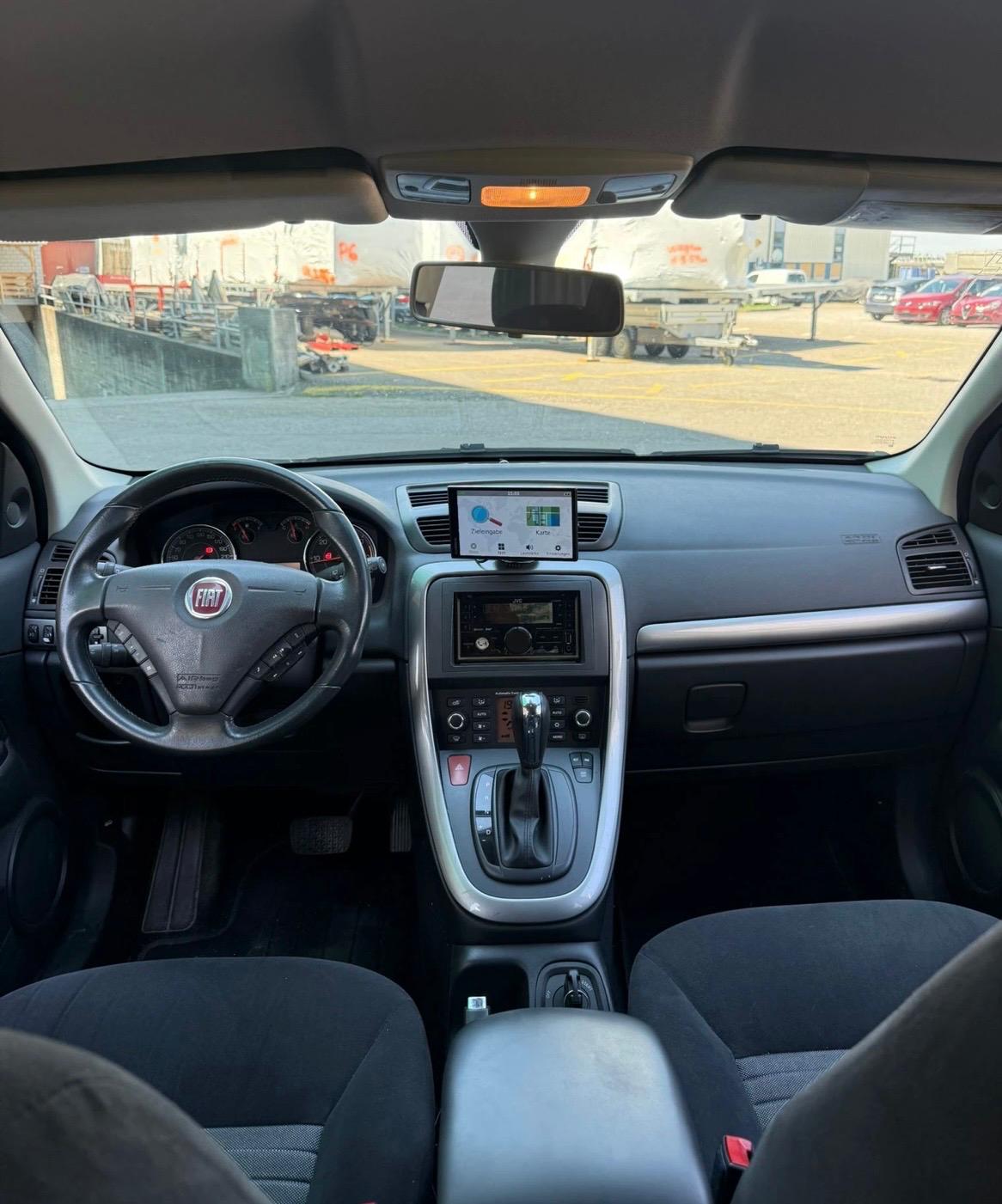 FIAT Croma 1.9 16V JTD Emotion Automatic-image-6