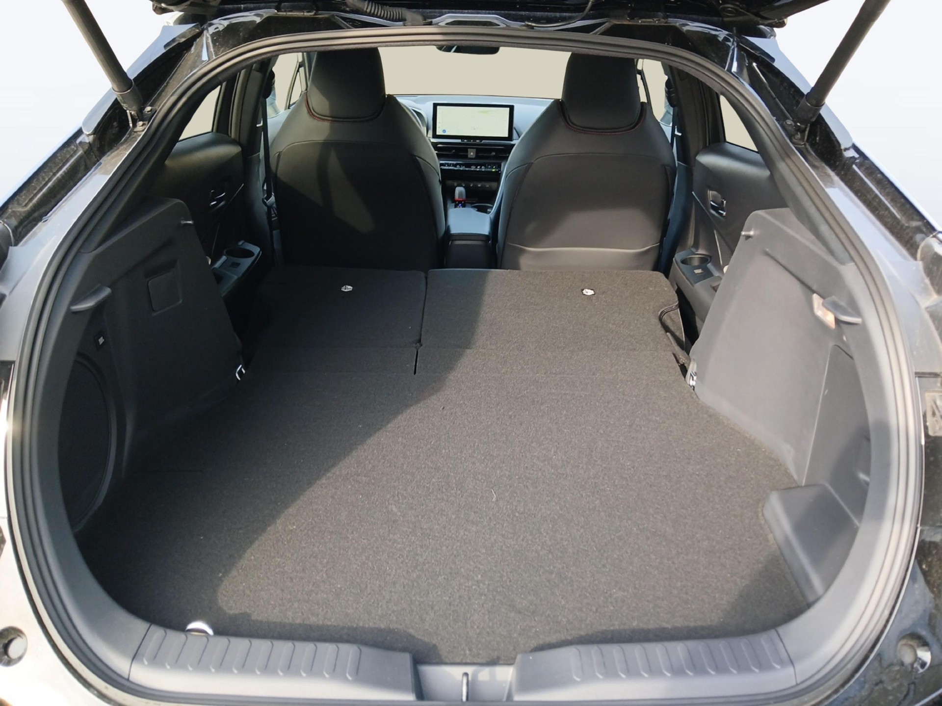 TOYOTA C-HR 2.0 PHEV GR Sport Premiere-image-11