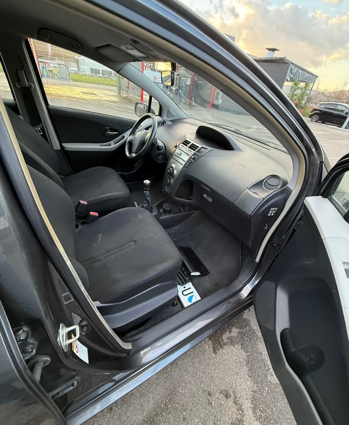 TOYOTA Yaris 1.33 Linea Sol-image-12