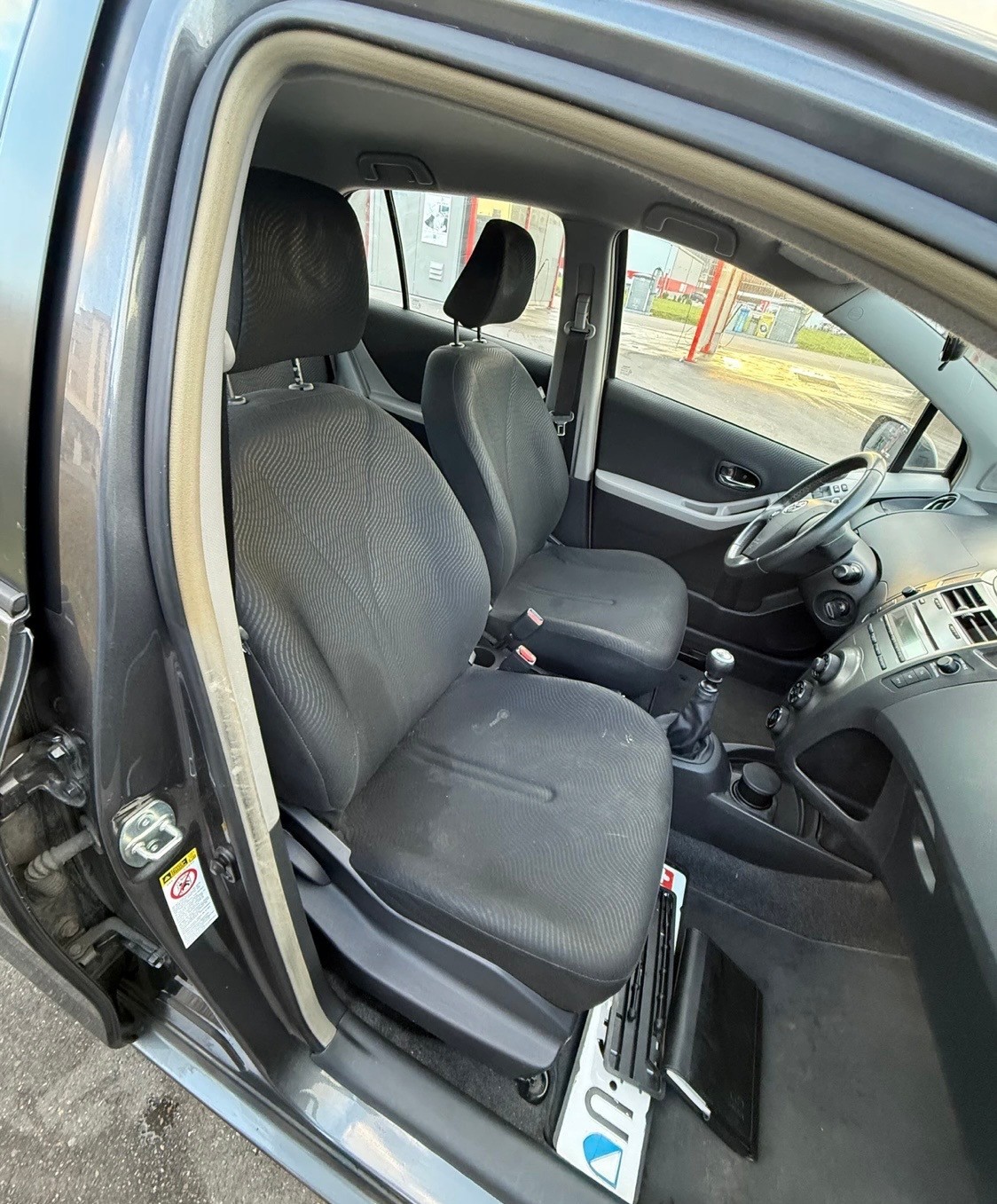 TOYOTA Yaris 1.33 Linea Sol-image-11