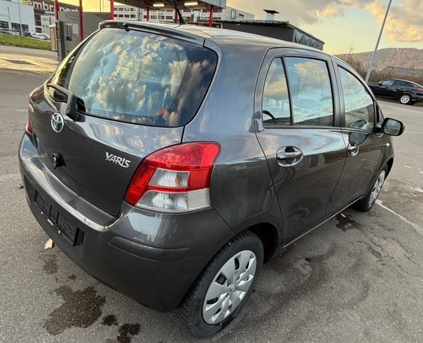 TOYOTA Yaris 1.33 Linea Sol-image-4