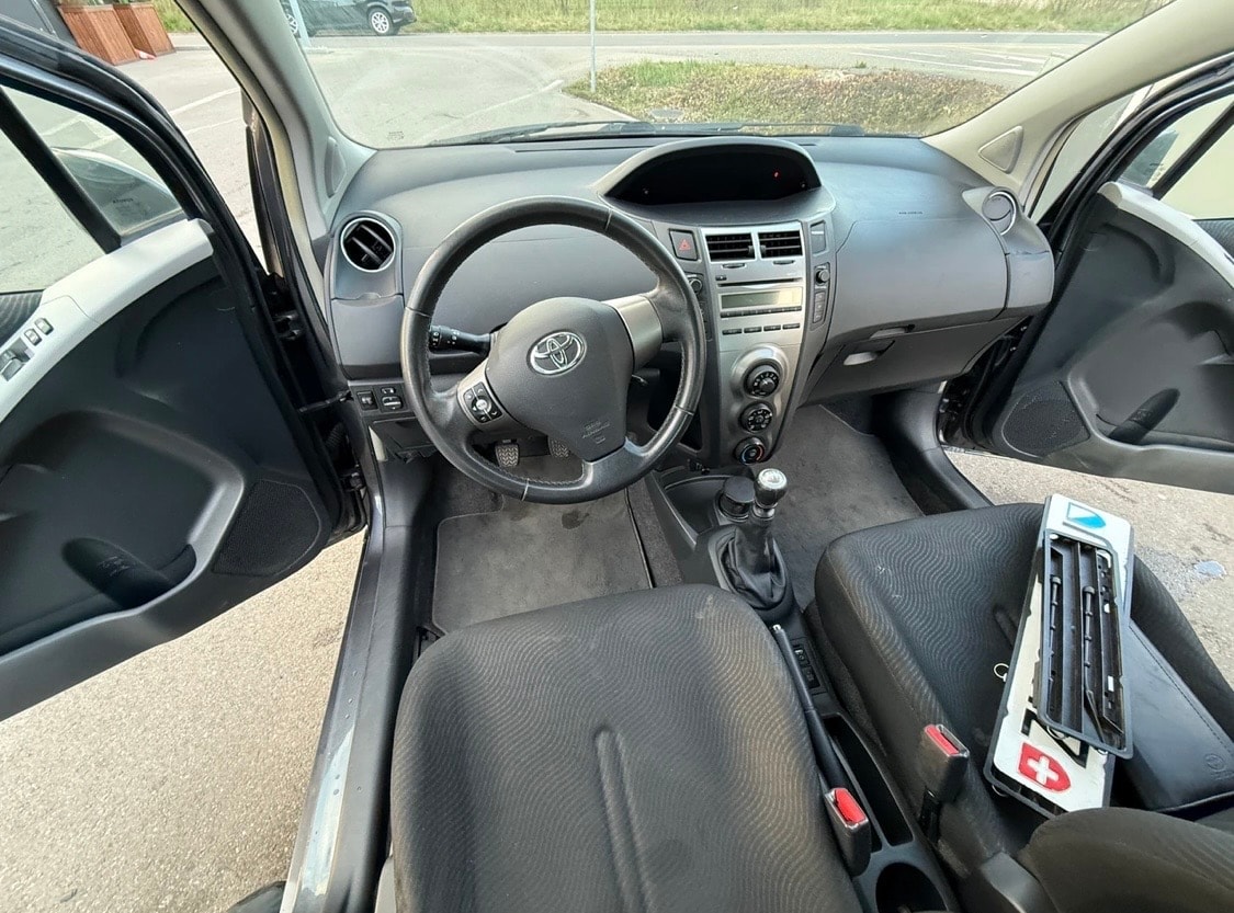 TOYOTA Yaris 1.33 Linea Sol-image-9