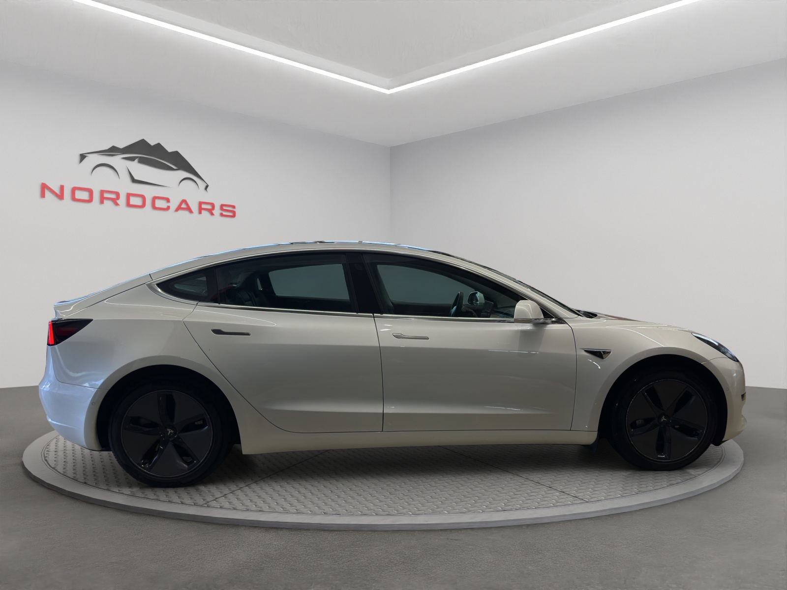 TESLA Model 3 Long Range Dual Motor AWD-image-5