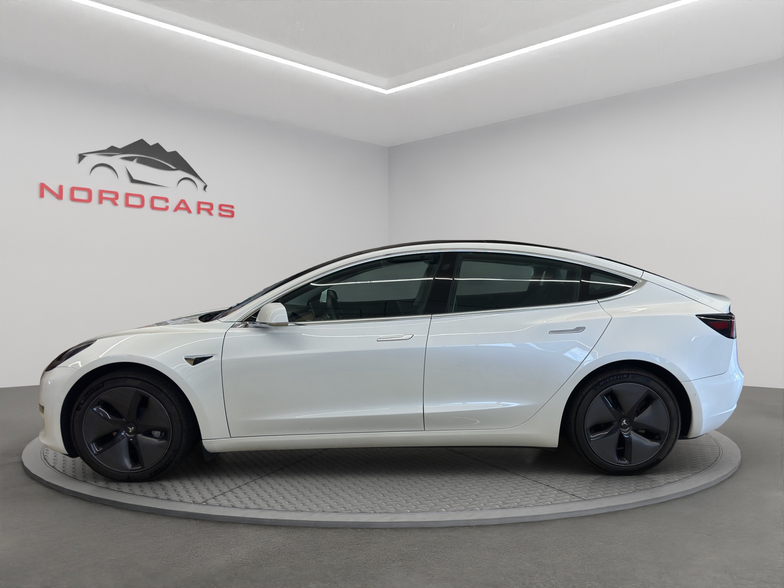 TESLA Model 3 Long Range Dual Motor AWD-image-1