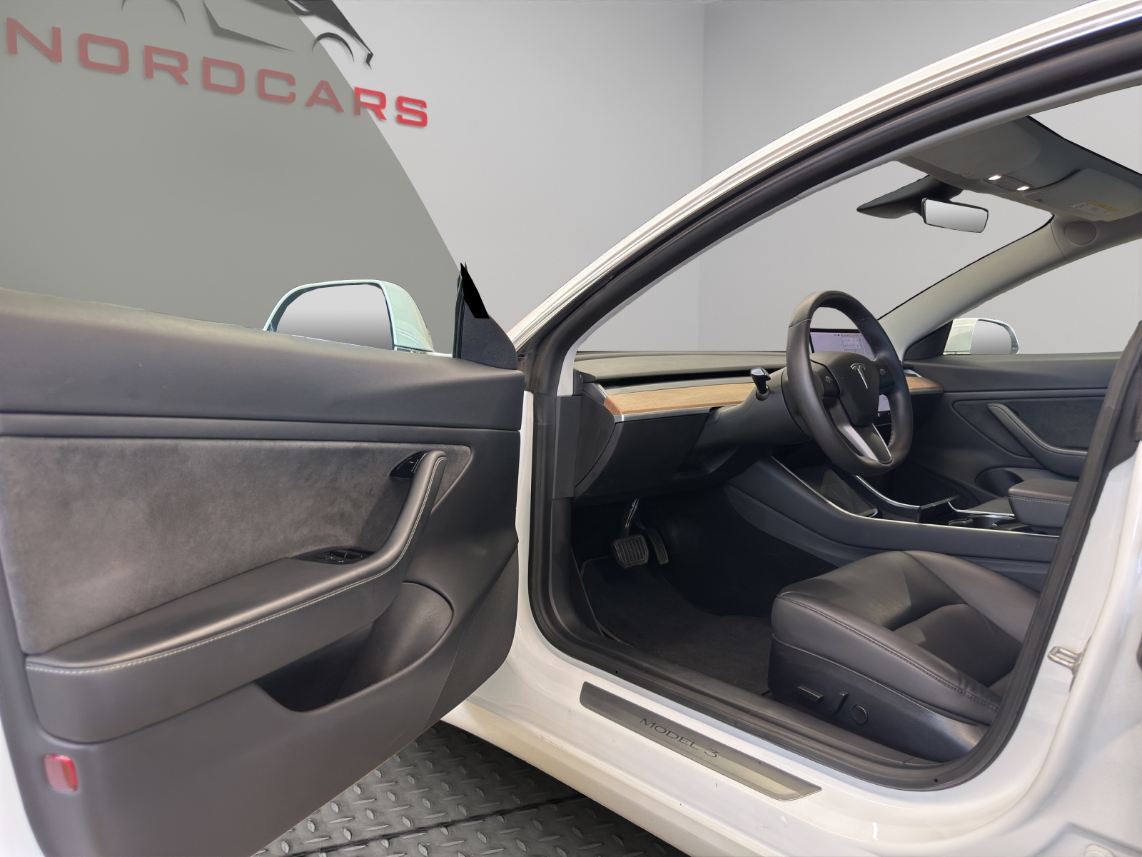TESLA Model 3 Long Range Dual Motor AWD-image-8