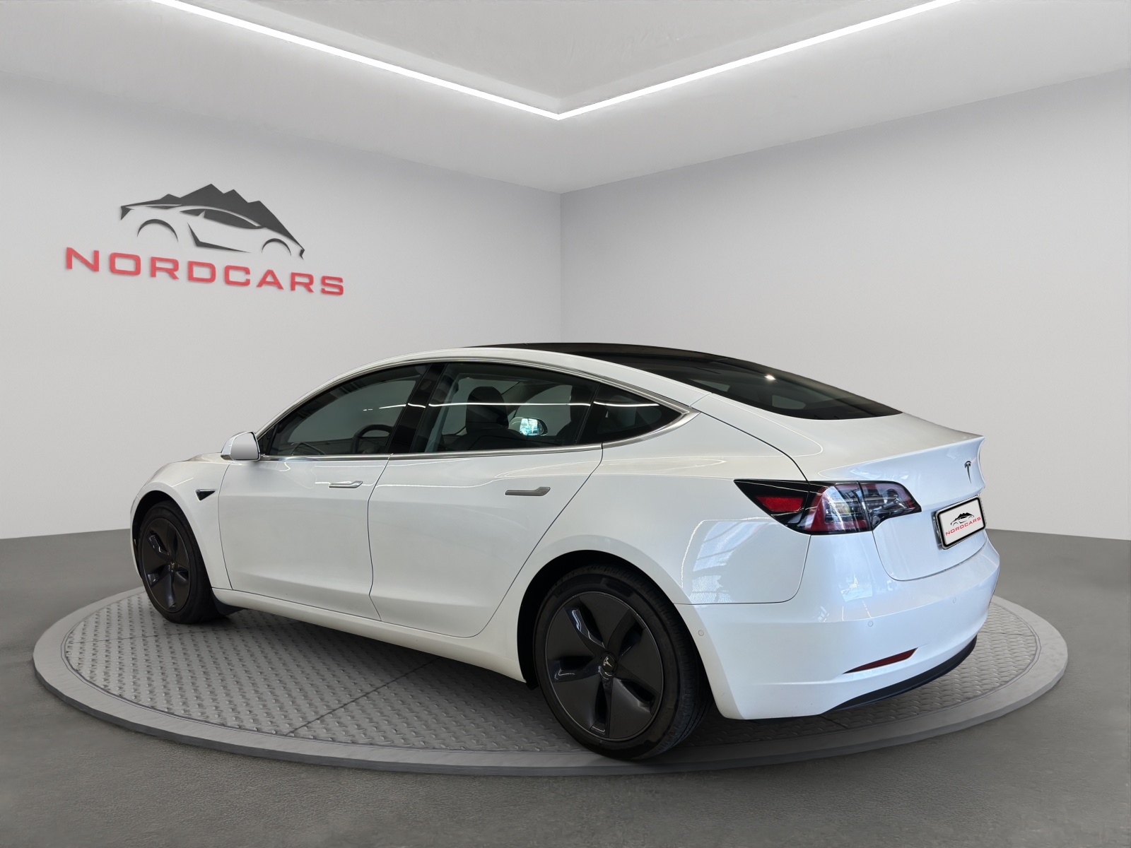 TESLA Model 3 Long Range Dual Motor AWD-image-2