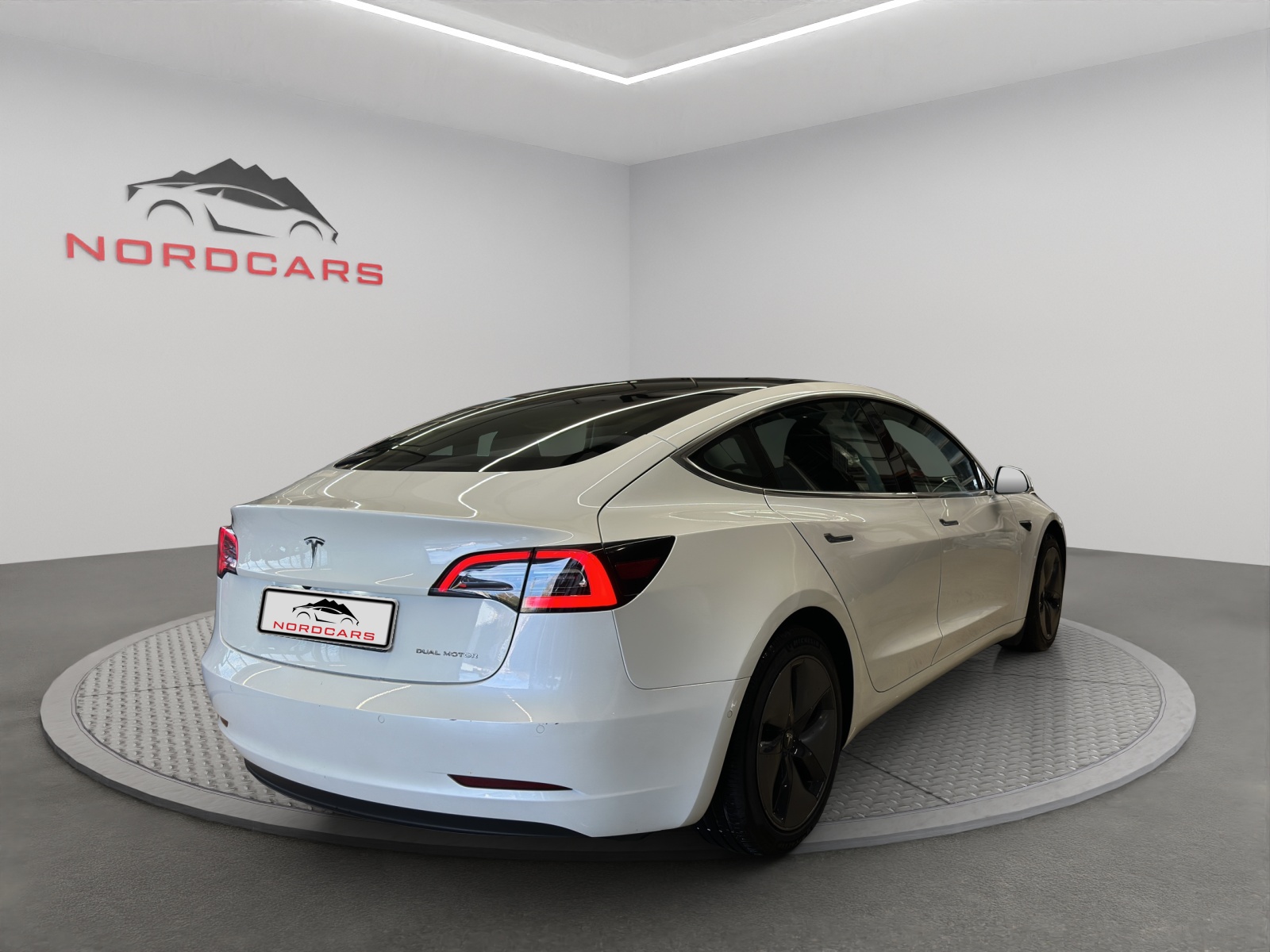 TESLA Model 3 Long Range Dual Motor AWD-image-4
