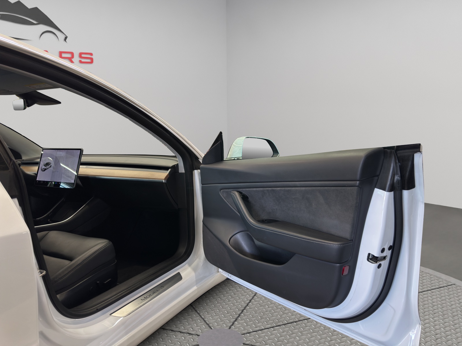 TESLA Model 3 Long Range Dual Motor AWD-image-18