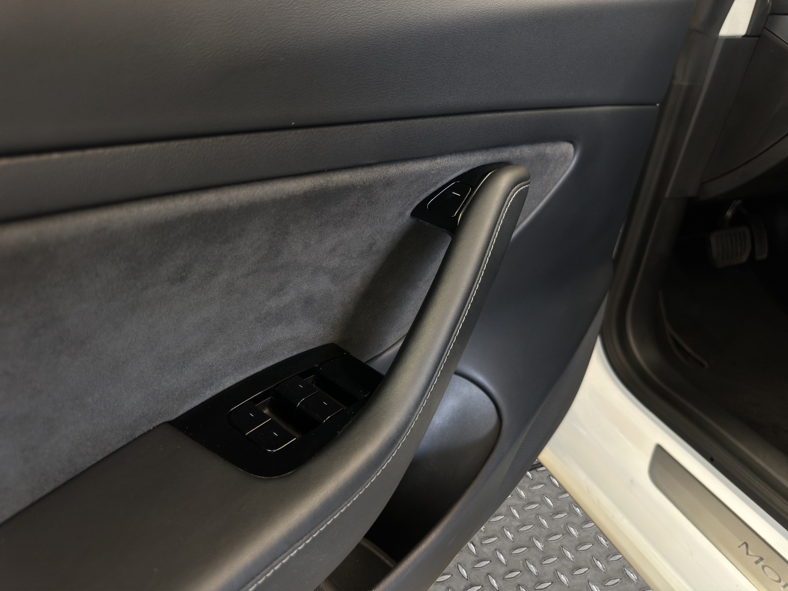 TESLA Model 3 Long Range Dual Motor AWD-image-12