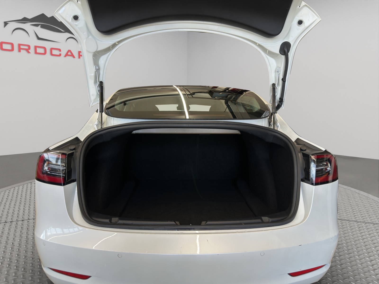 TESLA Model 3 Long Range Dual Motor AWD-image-16