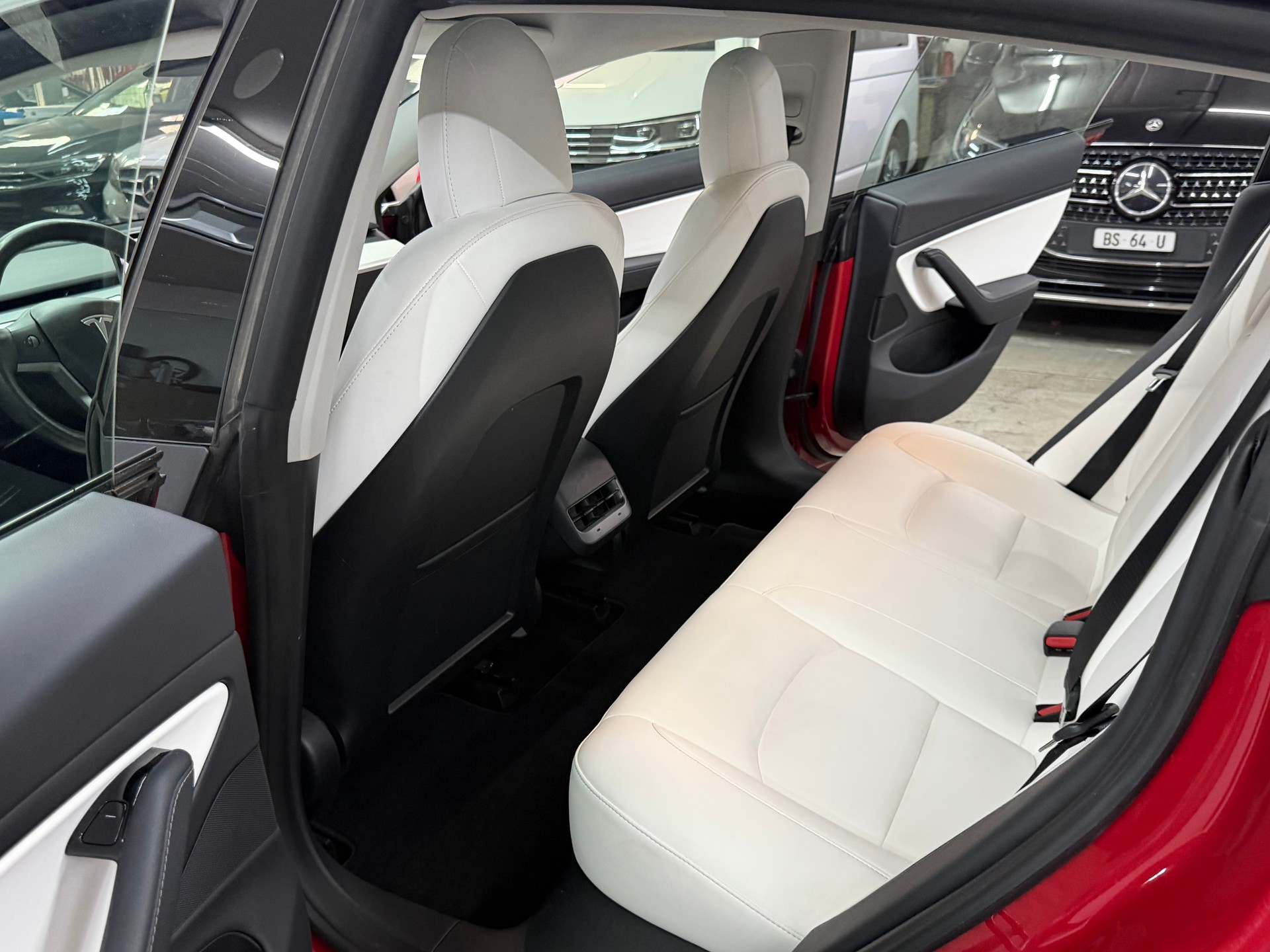 TESLA Model 3 Standard Range Plus-image-8