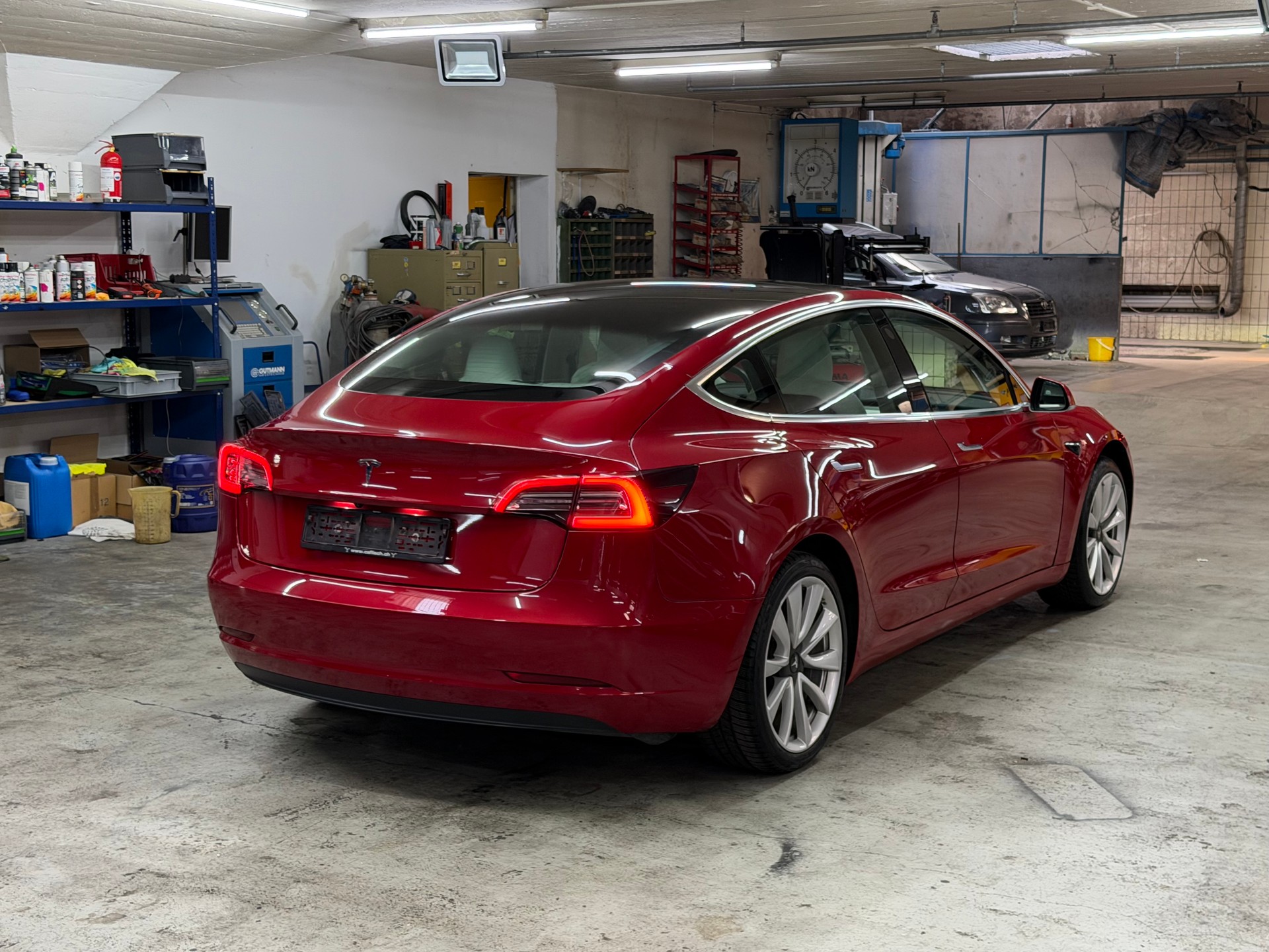 TESLA Model 3 Standard Range Plus-image-4